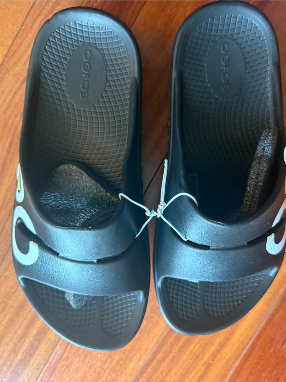 NEW Oofos Ooahh Recovery Slides White Logo Black US Sz 7 Women/ Men 8 - Picture 3 of 5